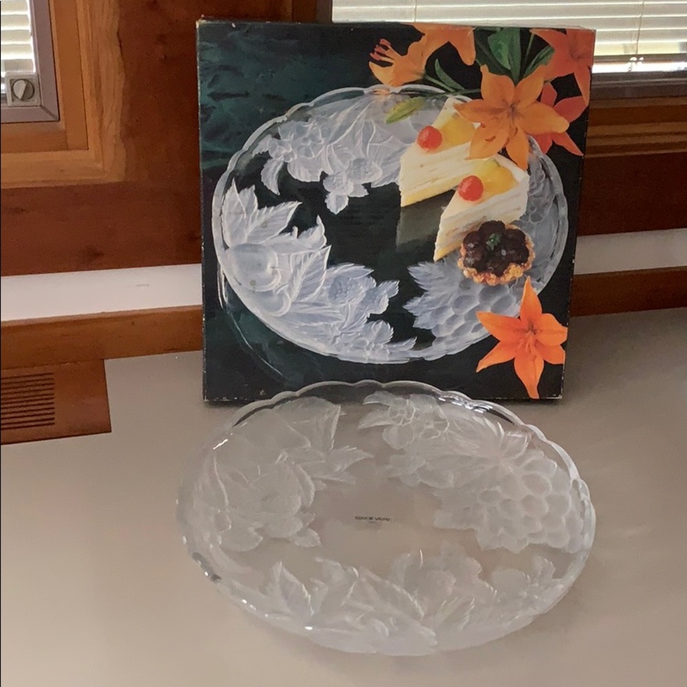 NIB Savoir vivre 14” crystal platter